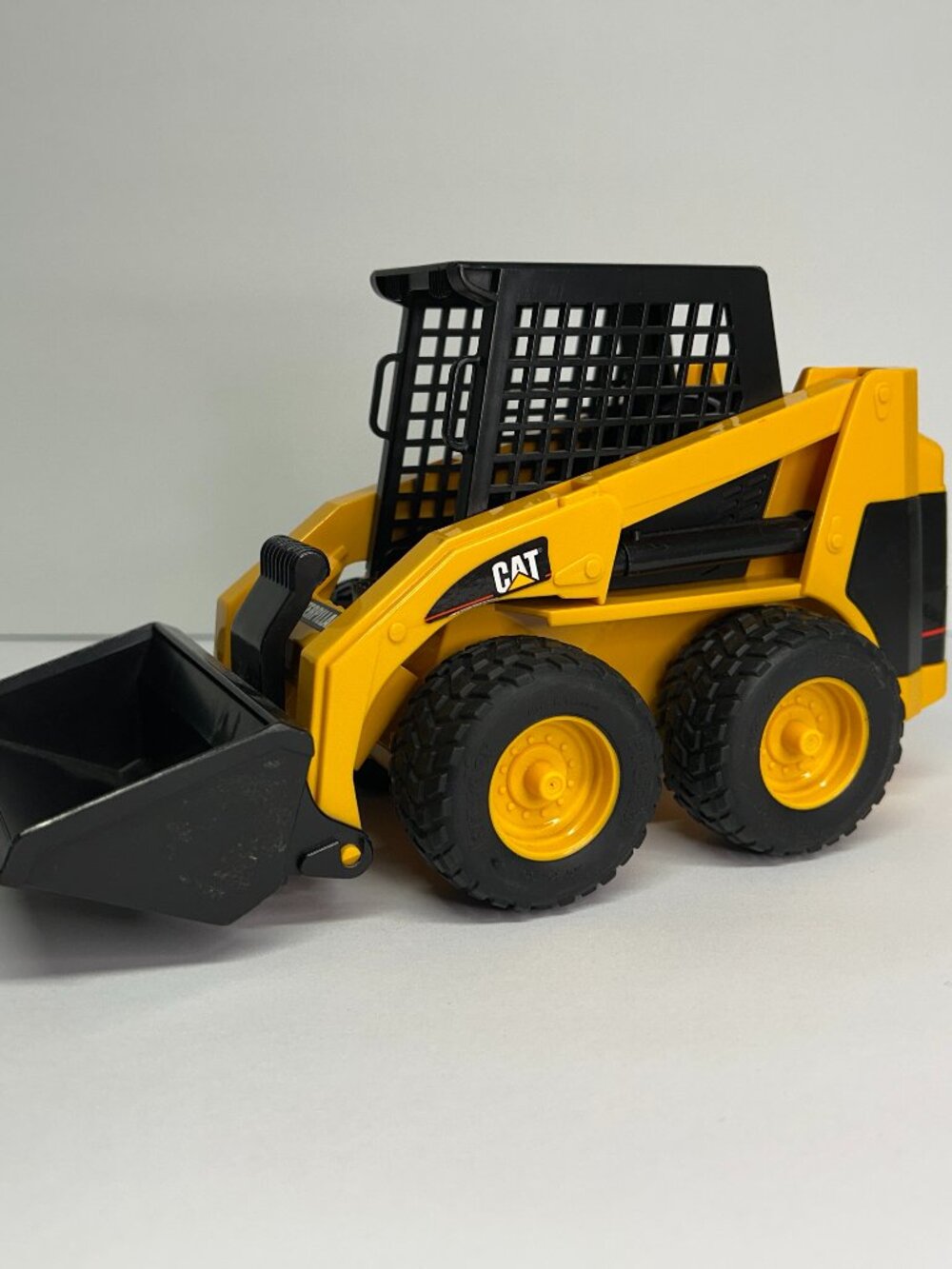 Bruder CAT Skid Steer Loader Toy Vehicle 1:16